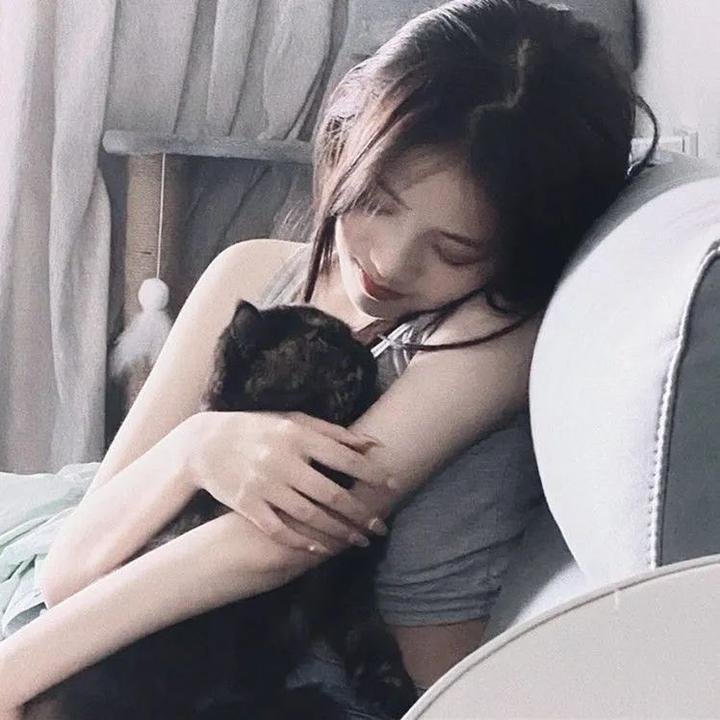 加油站的女孩